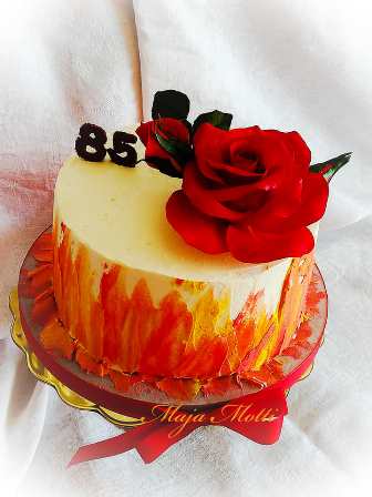 krémový dort s cukrovou růží